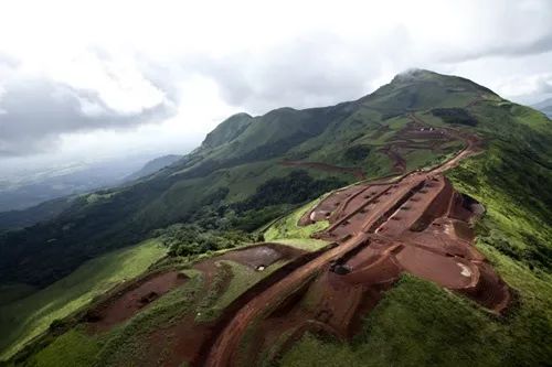 Nimba Mountain iron mine.jpg